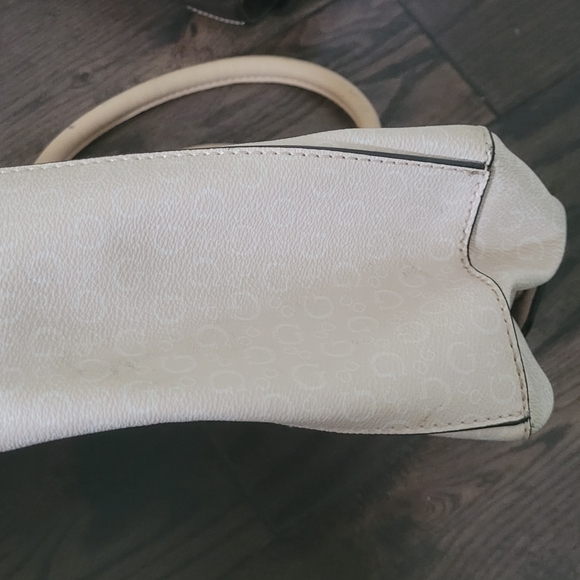 Guess - Picture 6 of 16